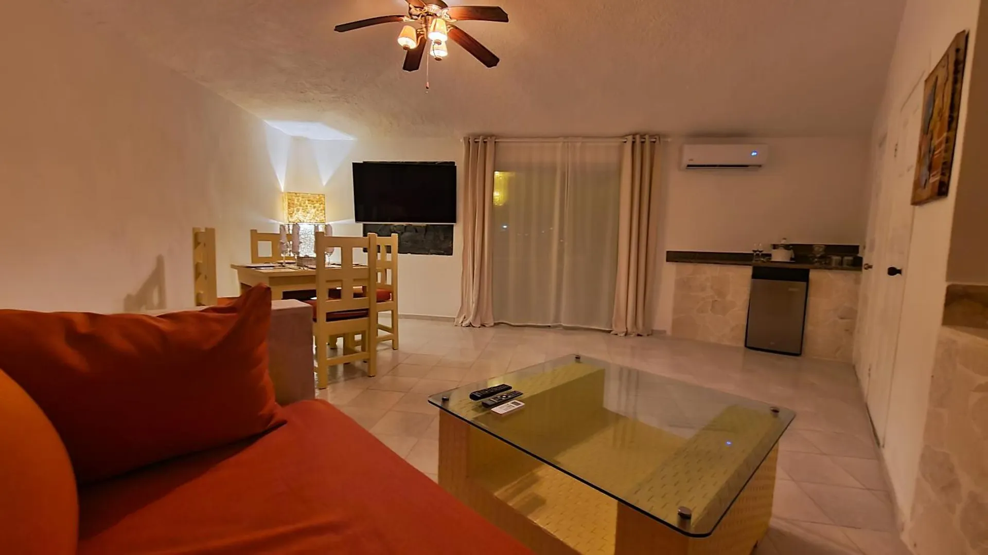 Triton Hotel Boutique & Restaurant غواياكانيس